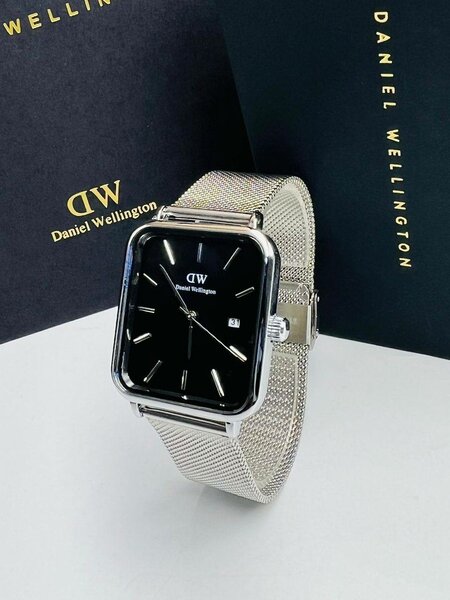 UNE MONTRE DANIEL WELLINGTON HOMME ET FEMME