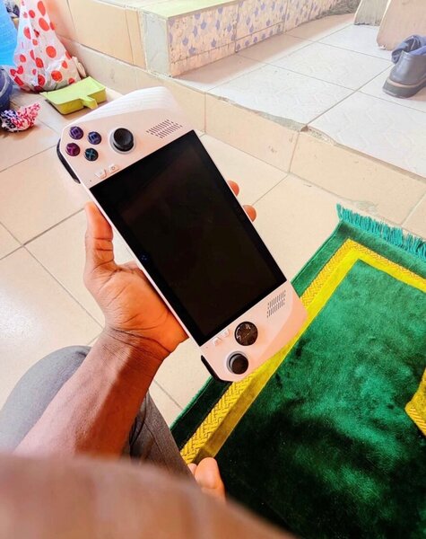 Console portable de jeu blanc