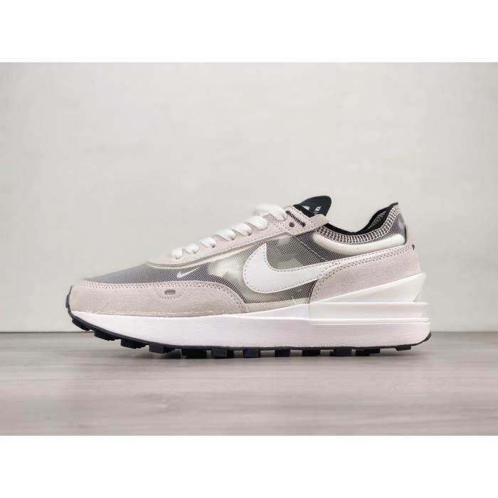 Baskets blanches et noires