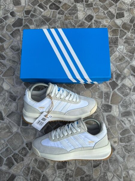 Sneakers en cuir blanc