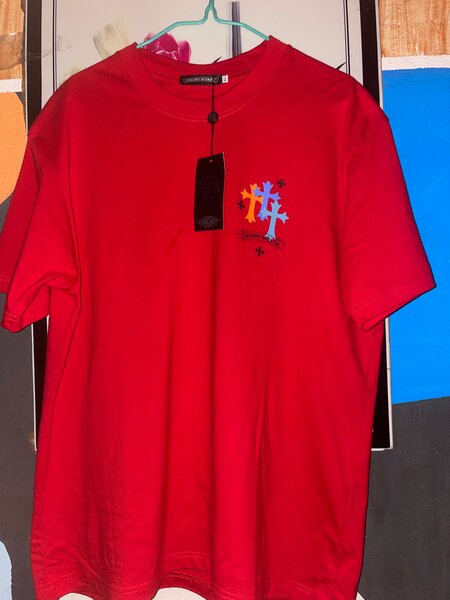 T-shirt rouge fleurs design