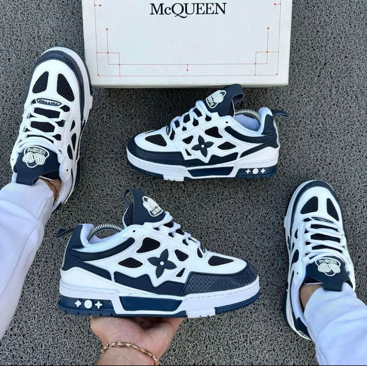 LOUIS VUITTON CLASSIC