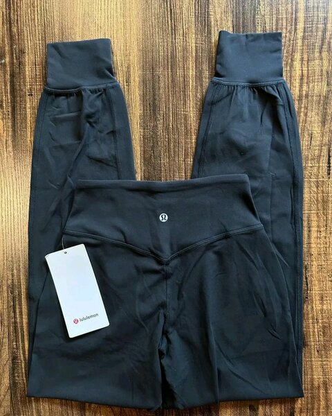 Lululemons yoga pants