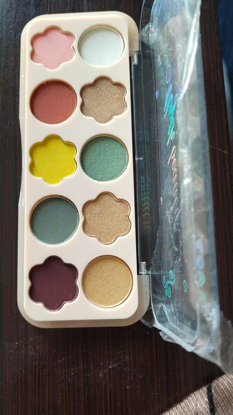 Random Velvet Colours Eye Pallete