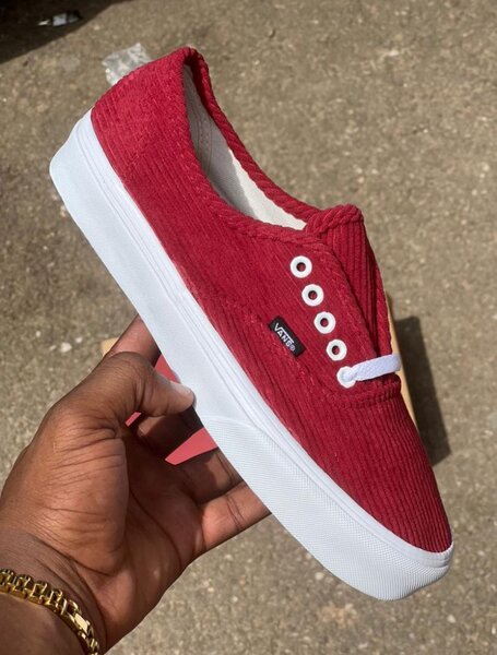 Vans disponible pour les hommes