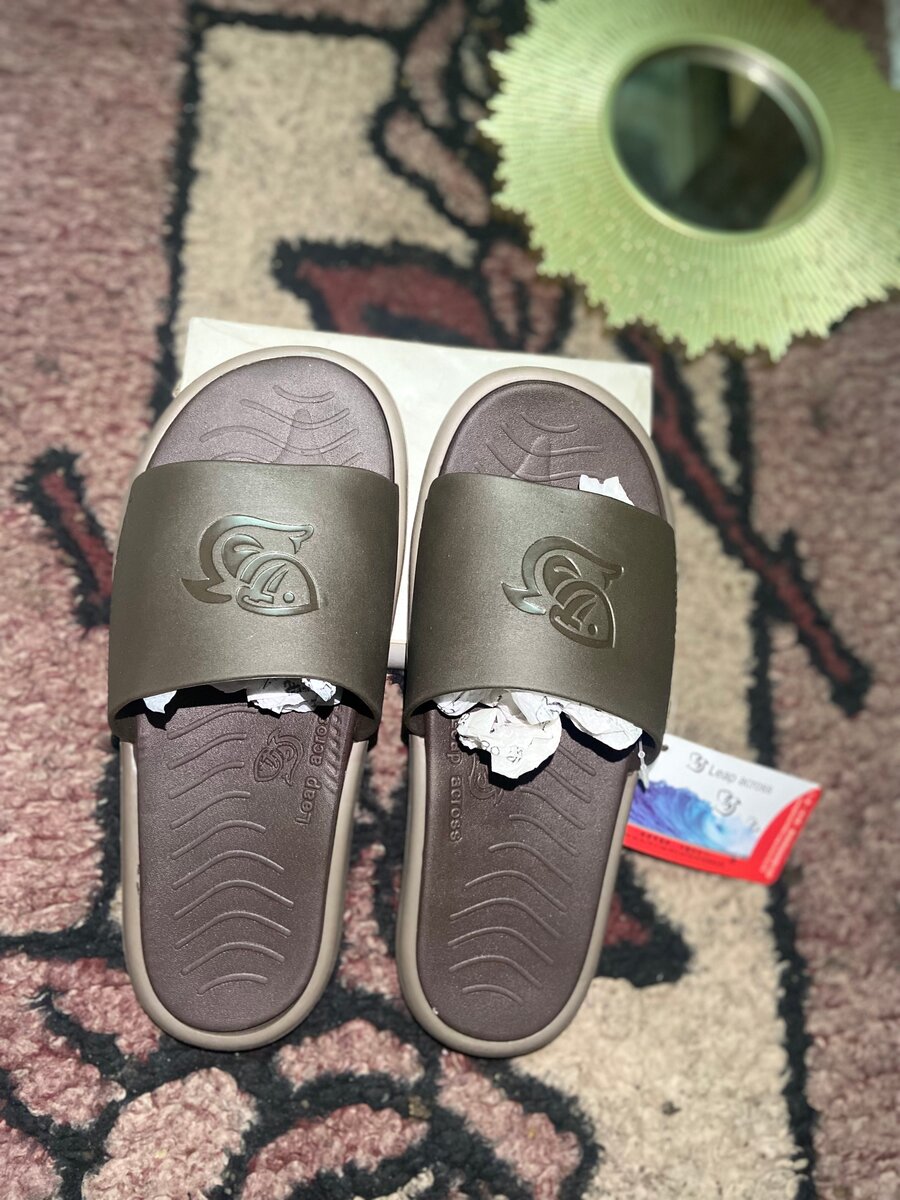 Claquettes confortables homme