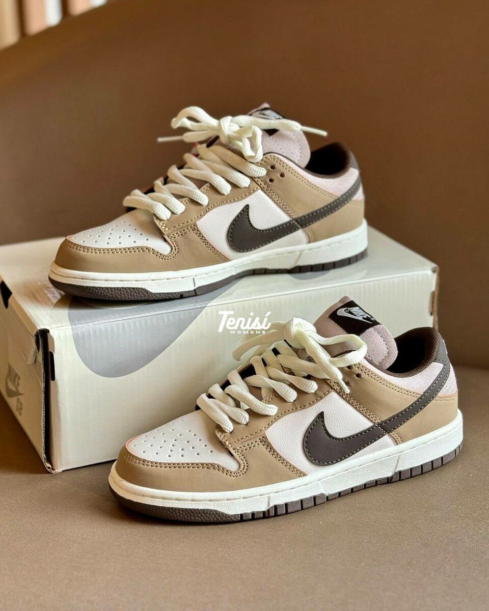 Sneakers en cuir beiges Nike