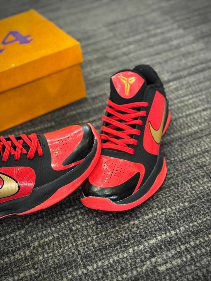 Chaussures Basketball Kobe 5