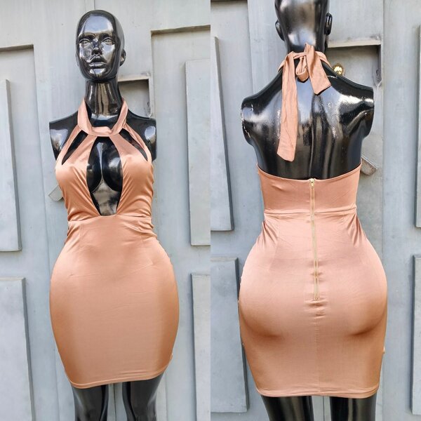 Robe moulante dos nu élégante
