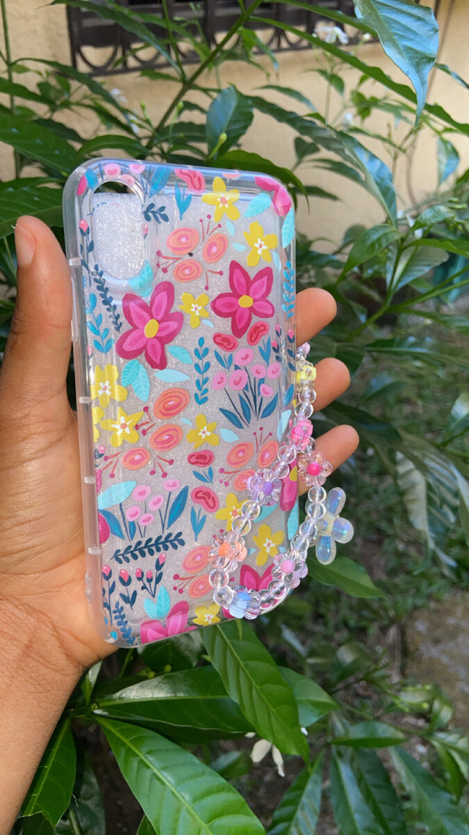 Coque fleurie avec bracelet