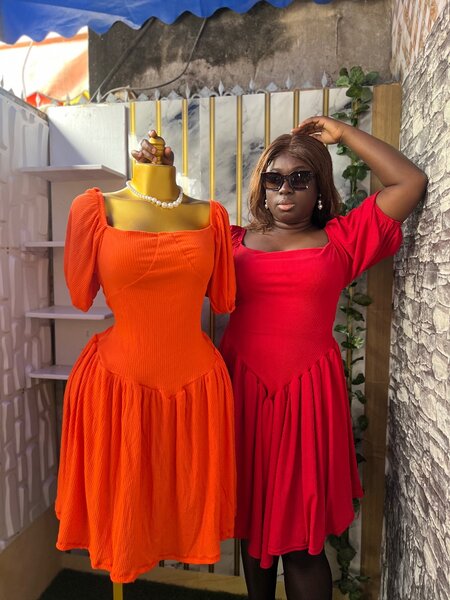 Robe élégante à manches bouffantes