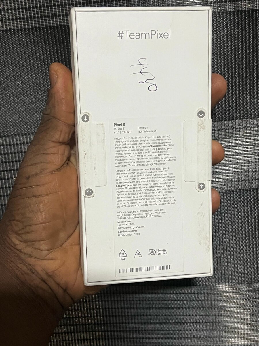 Google Pixel 8 128gb fresh in box and sealed