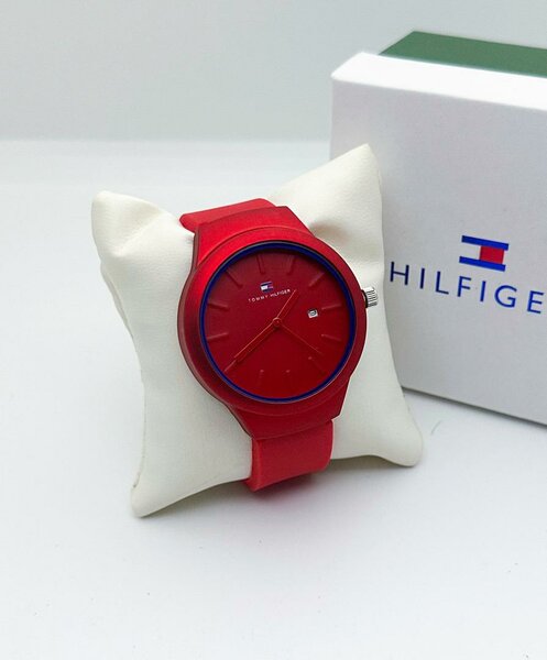 Montre rouge élégante