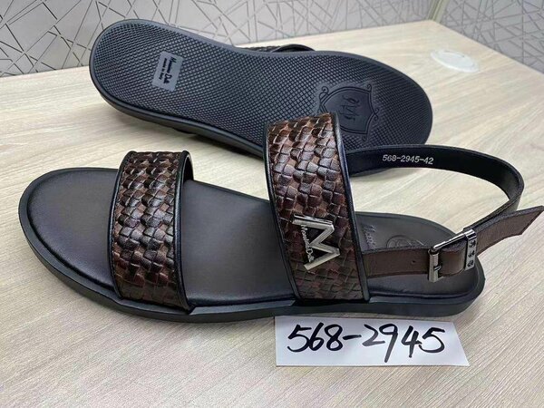 CHAUSSURES EN CUIR