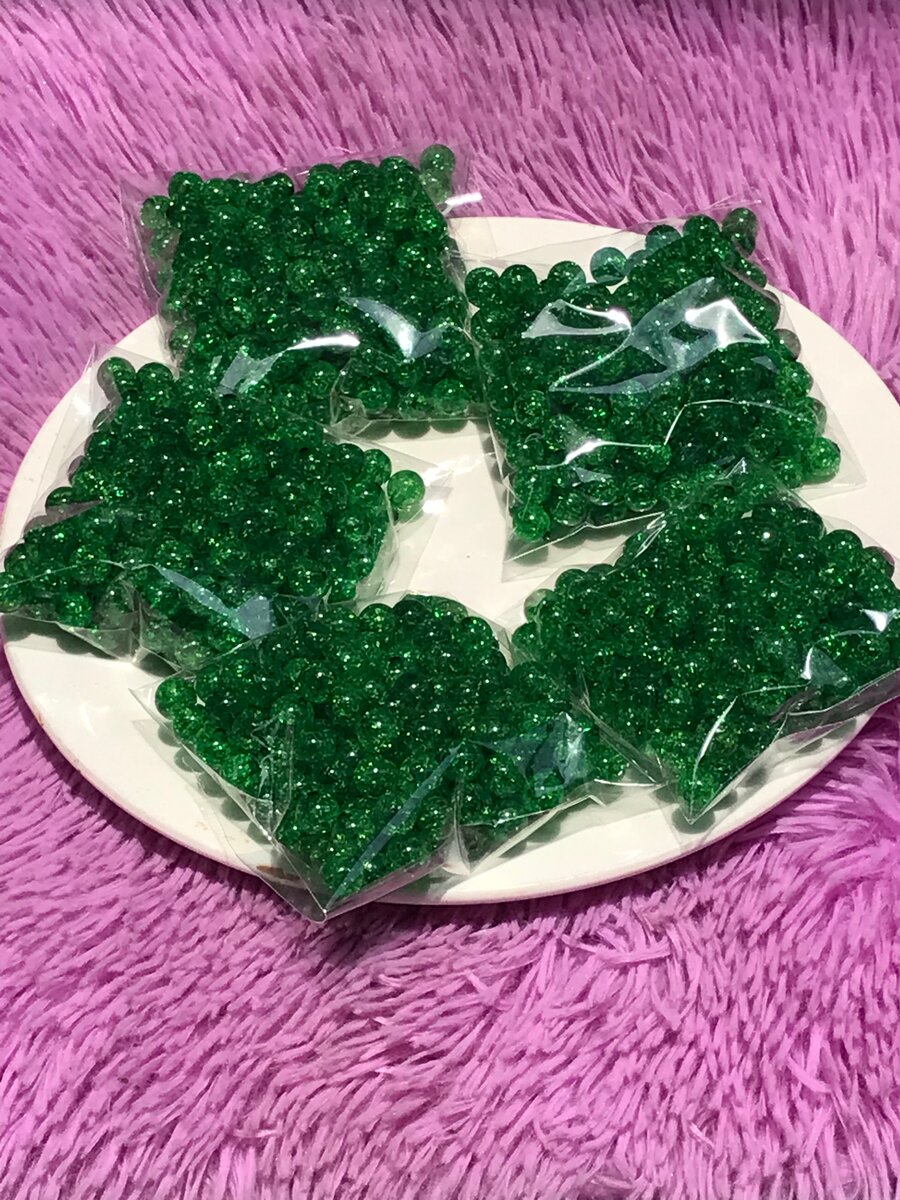 Perles en plastique colorées