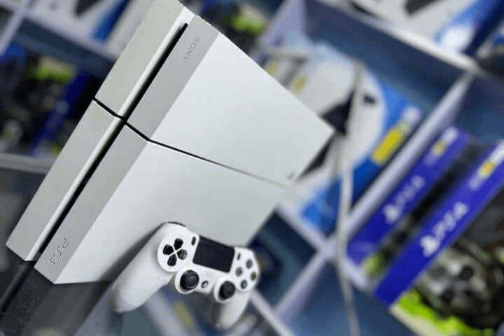 Console PS4 Blanche avec Manette