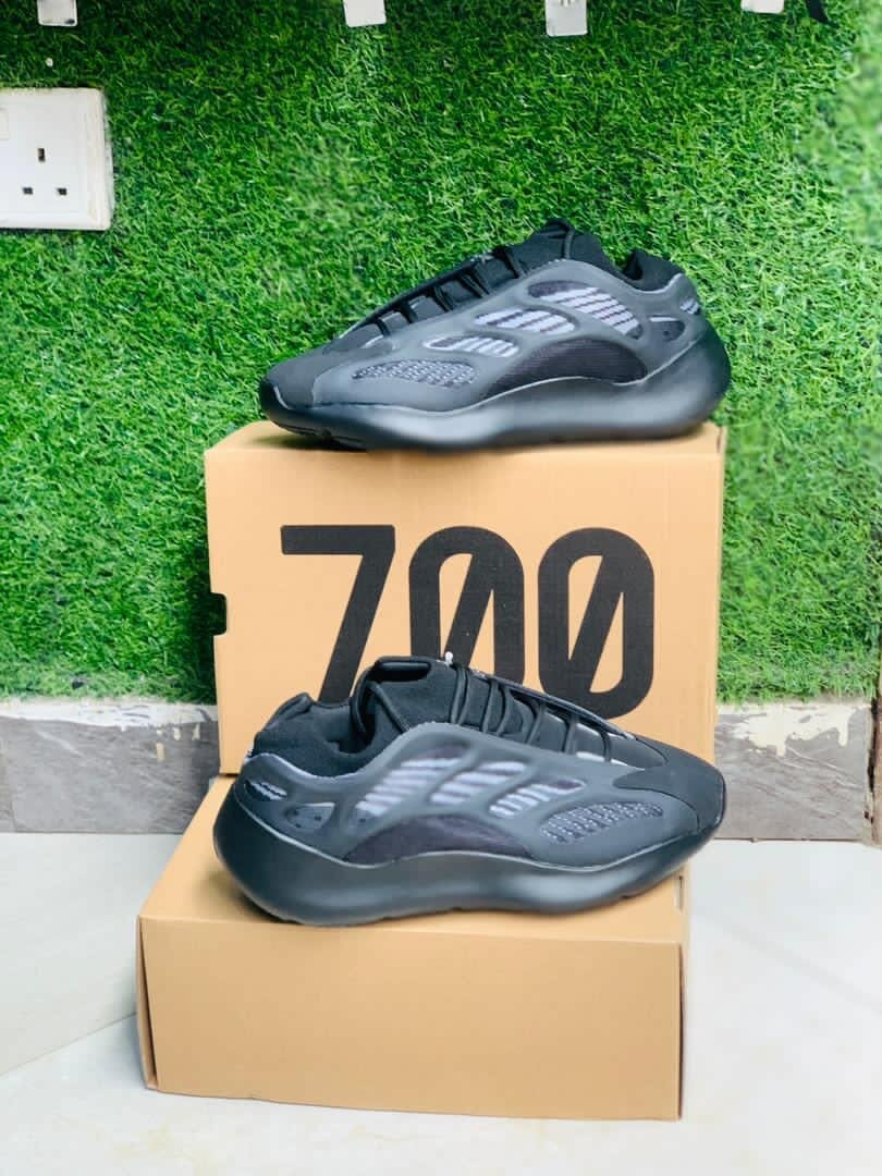 Yeezy boost 700