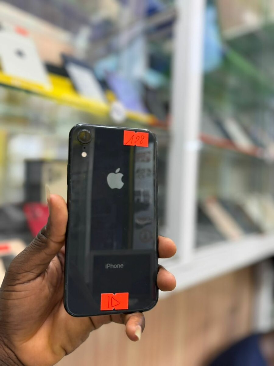 iPhone XR Noir 128 Go 2nd main