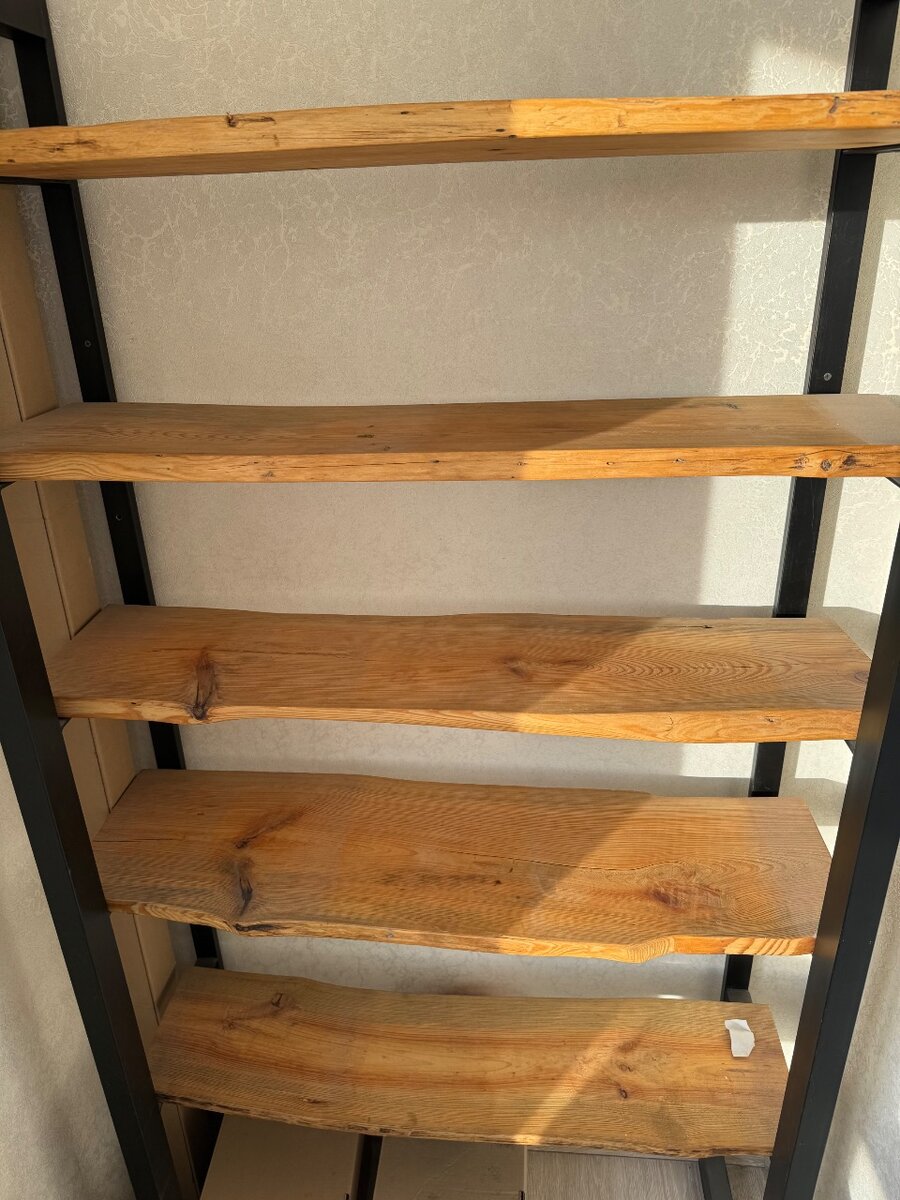 Стеллаж ручной работы из цельного дерева