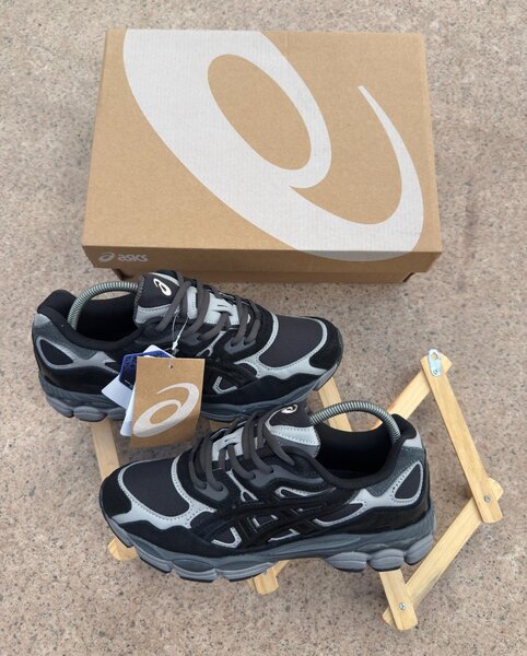 Chaussures ASICS Noires Unisexes