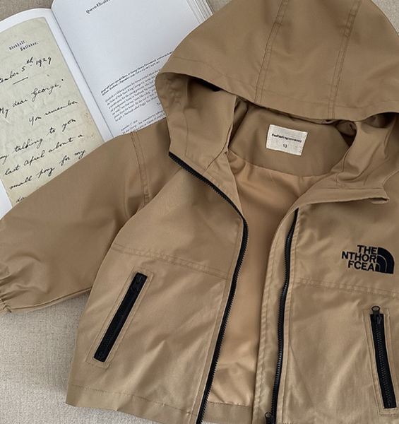 Стильная куртка весна