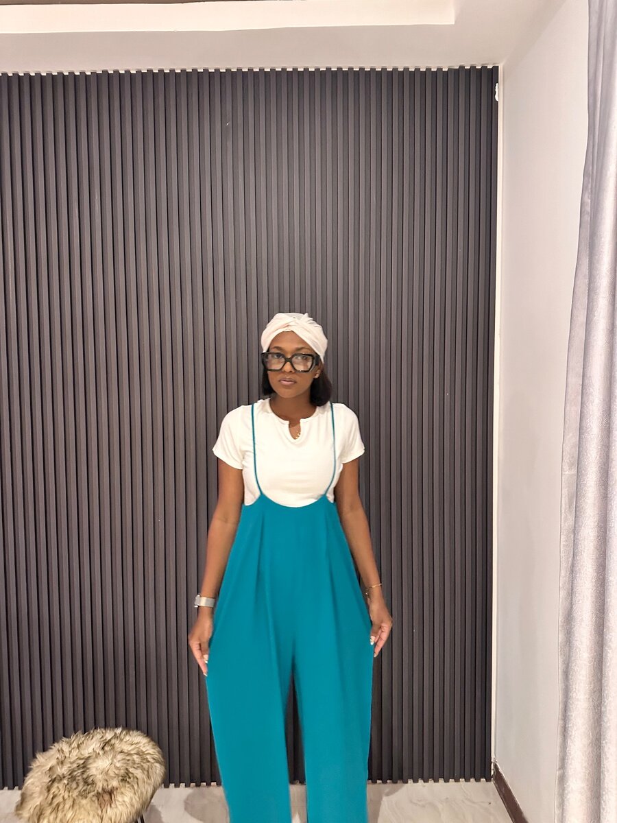 Neck Tee&leg suspender pants