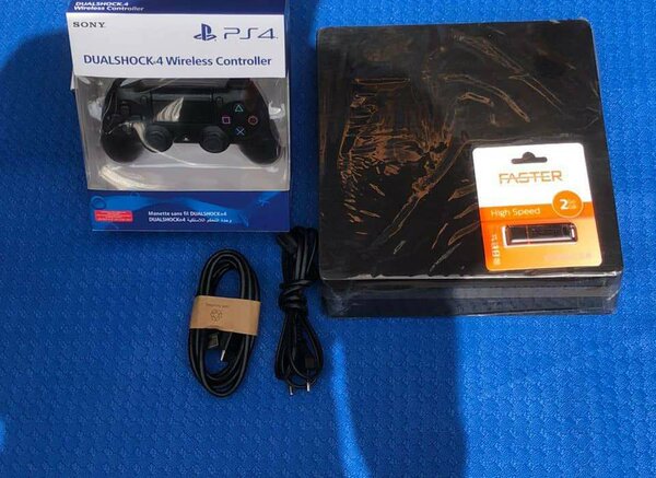 PS4 slim crackée + 10 jeux