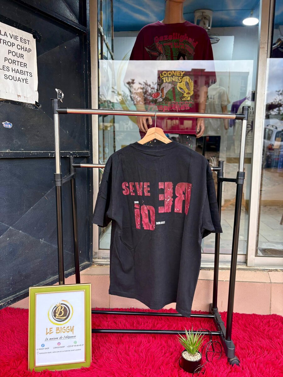 T-shirt noir "Enclude"