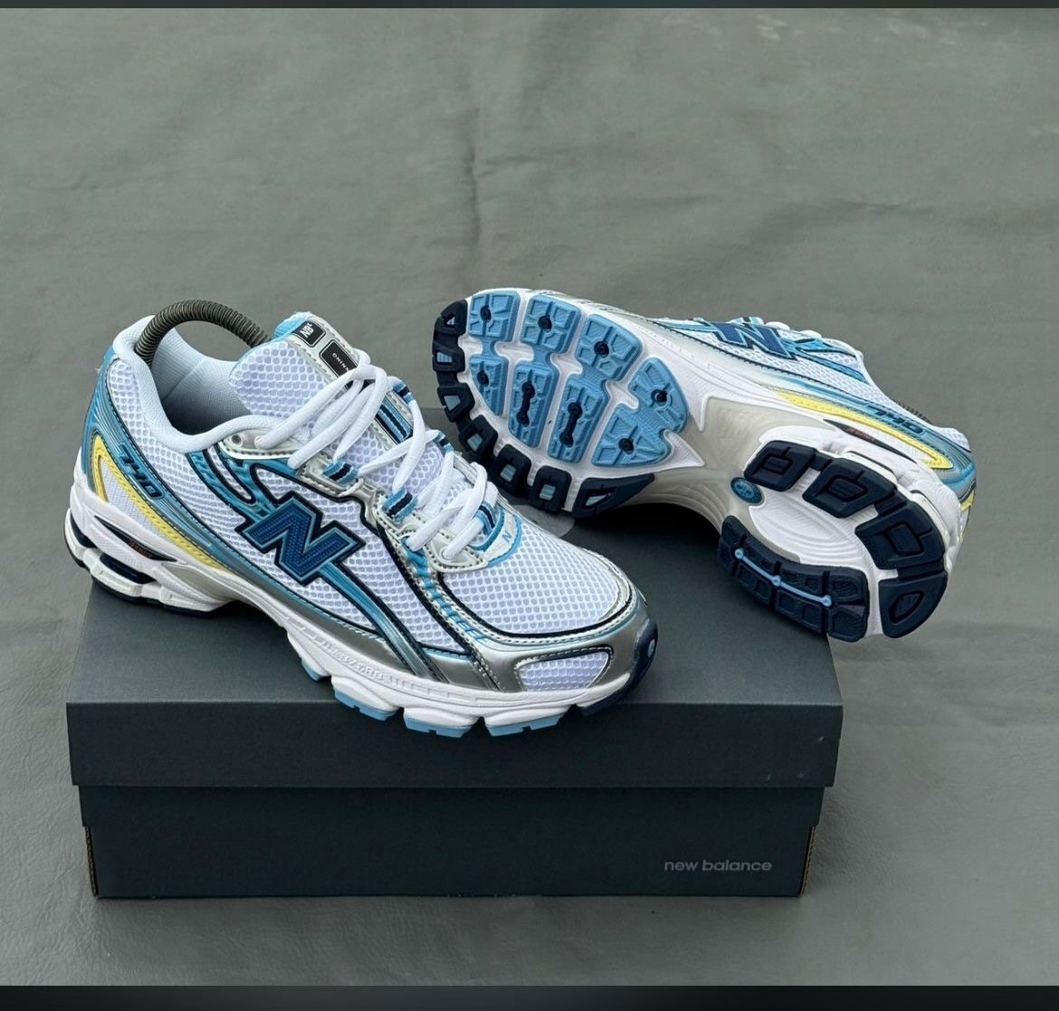 New Balance 740