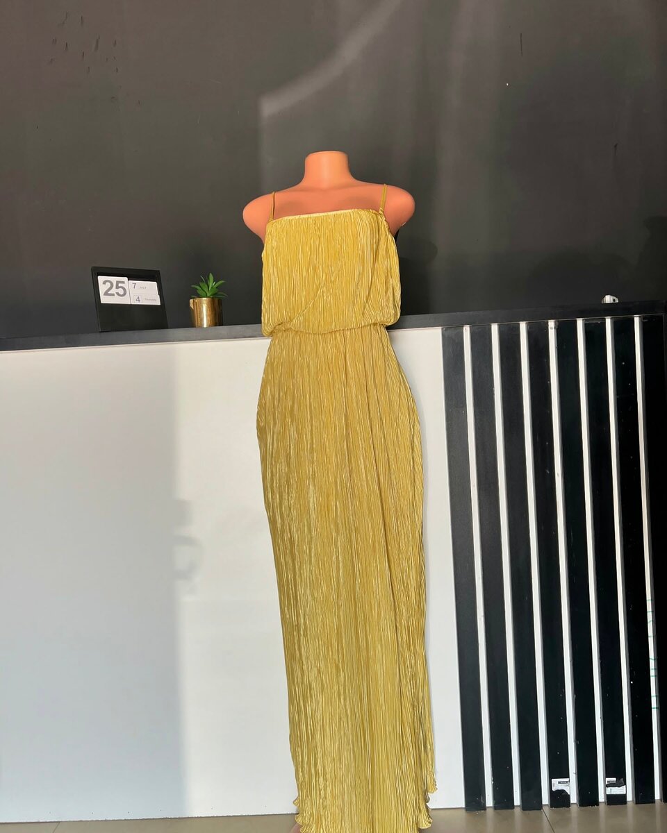  women's beautiful dress 