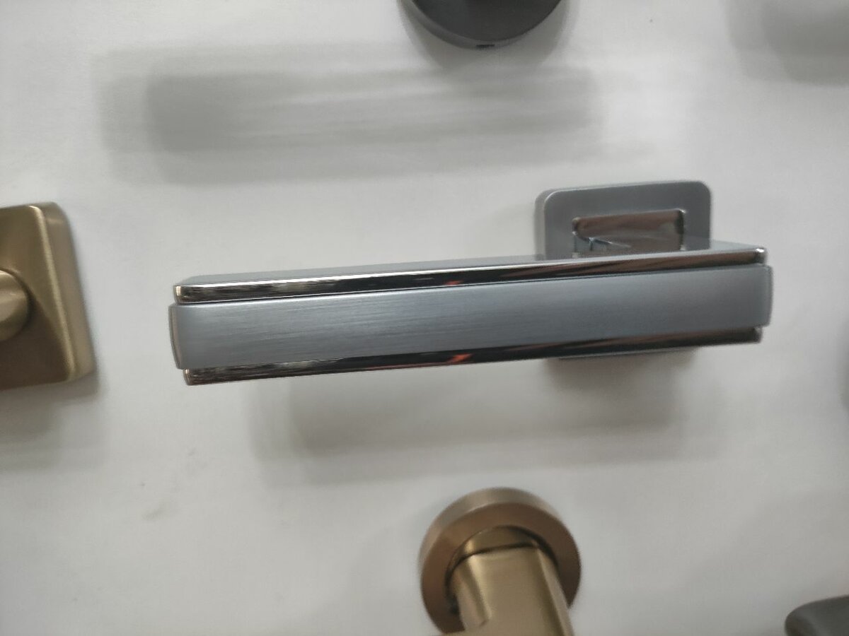 Дверной ручка