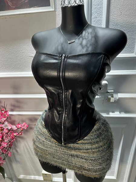 Bustier en cuir féminin