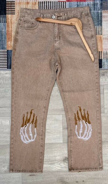 Jean droit avec motif squelettique