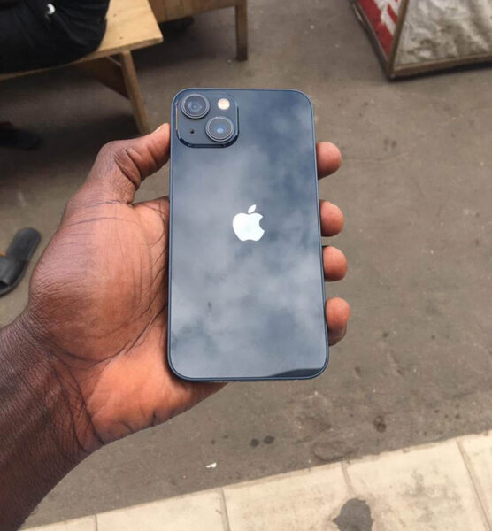 iPhone 13 bleu nuit