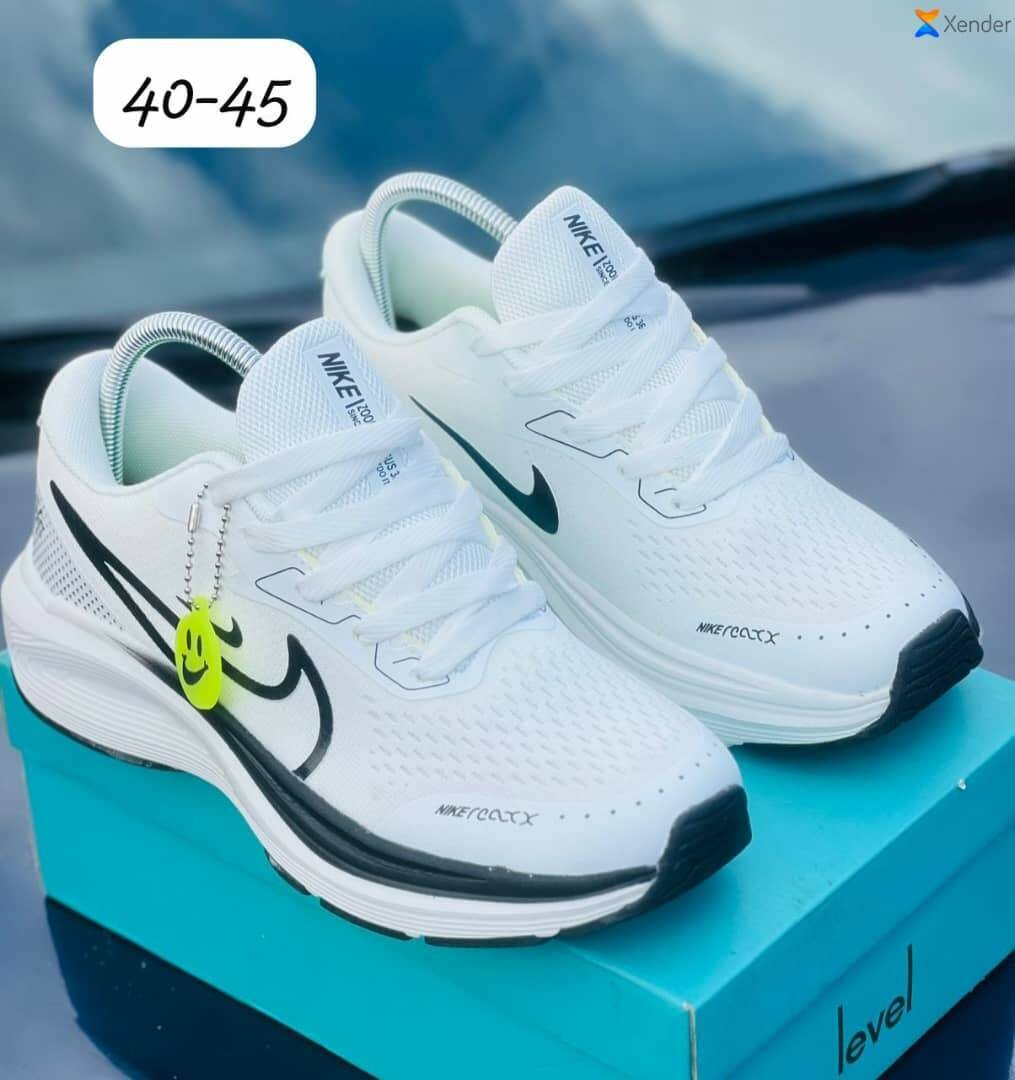 Baskets NIKE Confortable