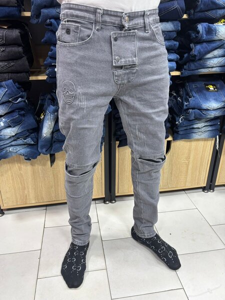 Jeans gris tête de mort