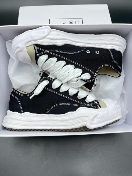 Baskets noires tendance