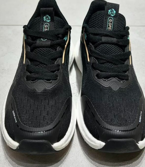 Представляем спортивные кроссовки , которые станут идеальным спутником для ваших тренировок и активной жизни.🥰