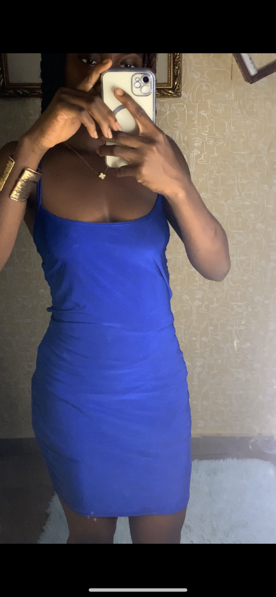 Robe moulante bleue élégante