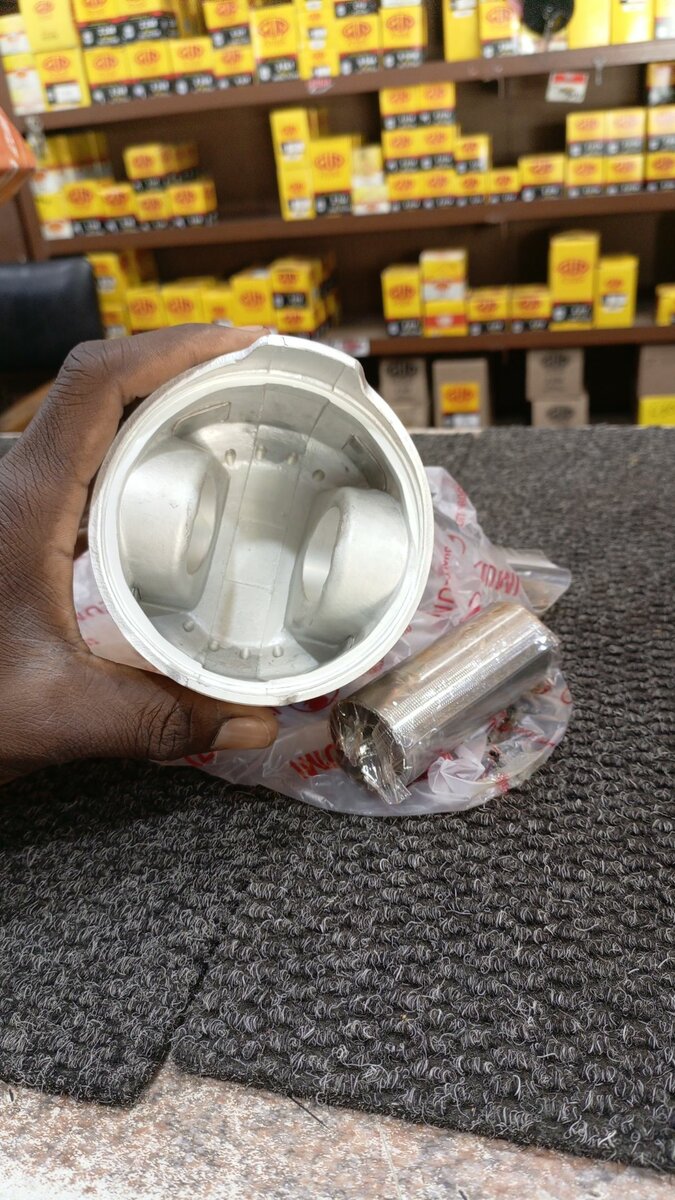 PISTONS SET MITSUBISHI 4D33 STD