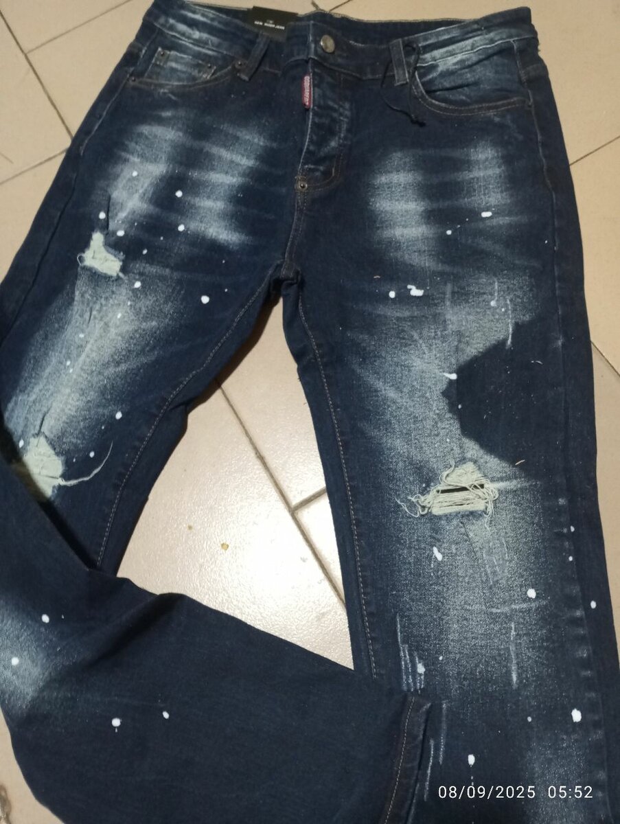 Jeans déchirés tendance homme