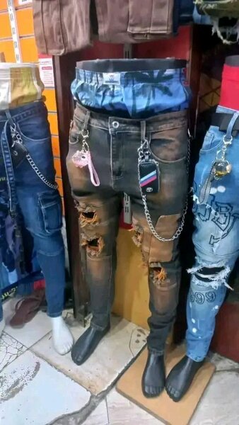 Jeans déchirés tendance homme