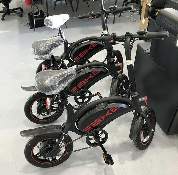 Vélo électrique pliant compact