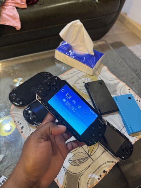 PSP SLIM AVEC 25 JEUX