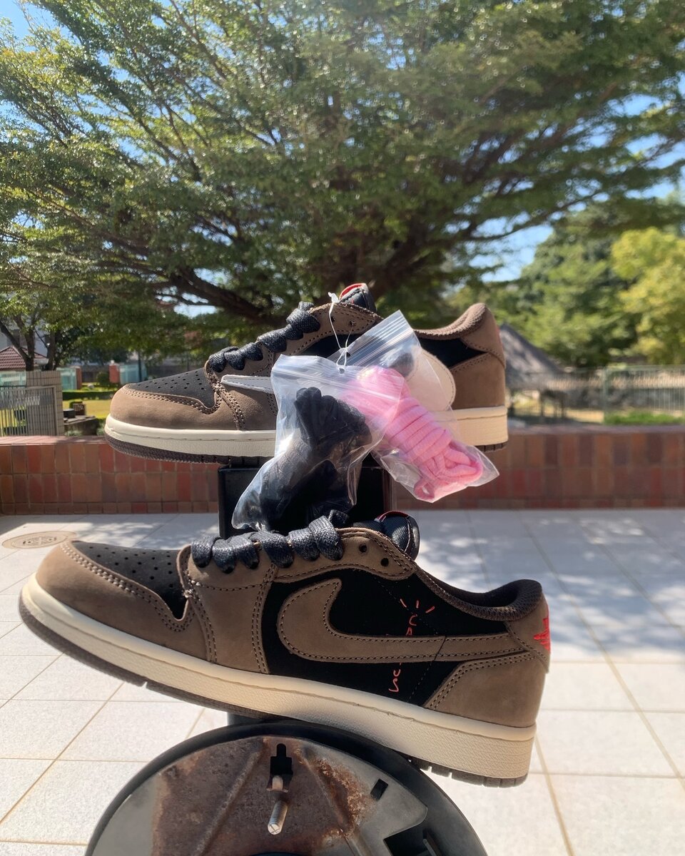 Air jordan 1s Low X Cactus Jack Mocha