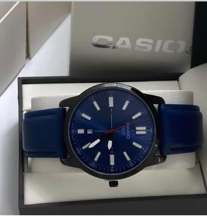 Montre Casio Bleu Élégante