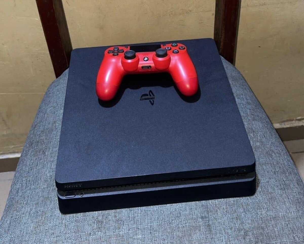 Ps4 Slim - Capacité 1 tera