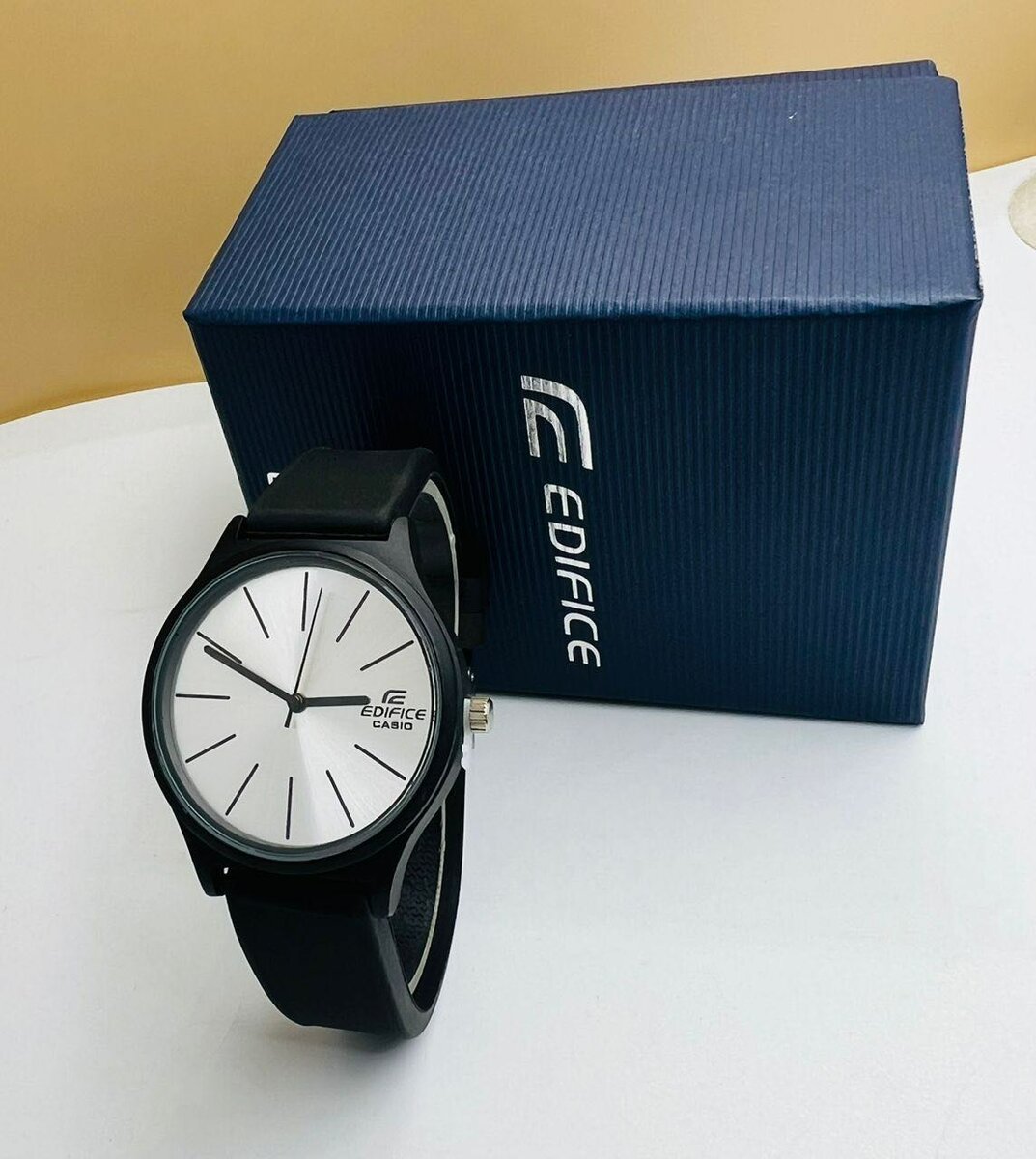 Montre de luxe (Édifice casio) Bracelet gomme )