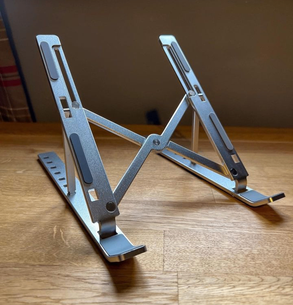 Aluminum laptop stand