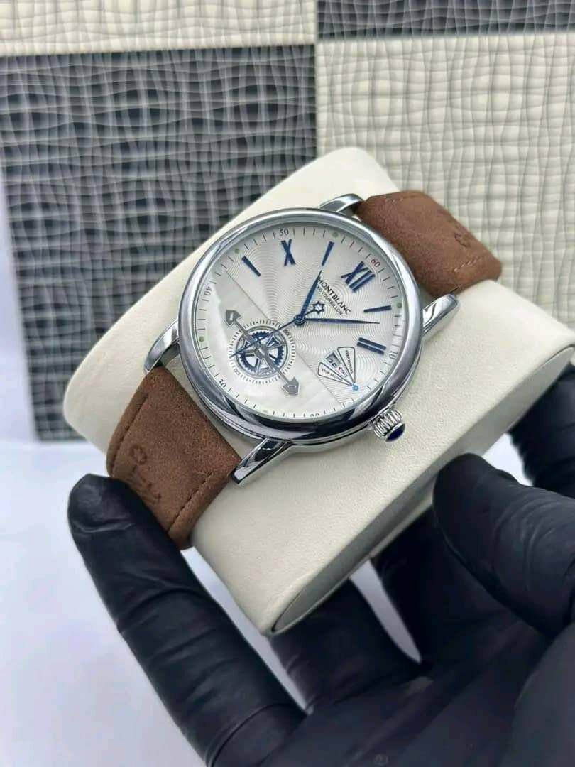 Montre élégante en cuir